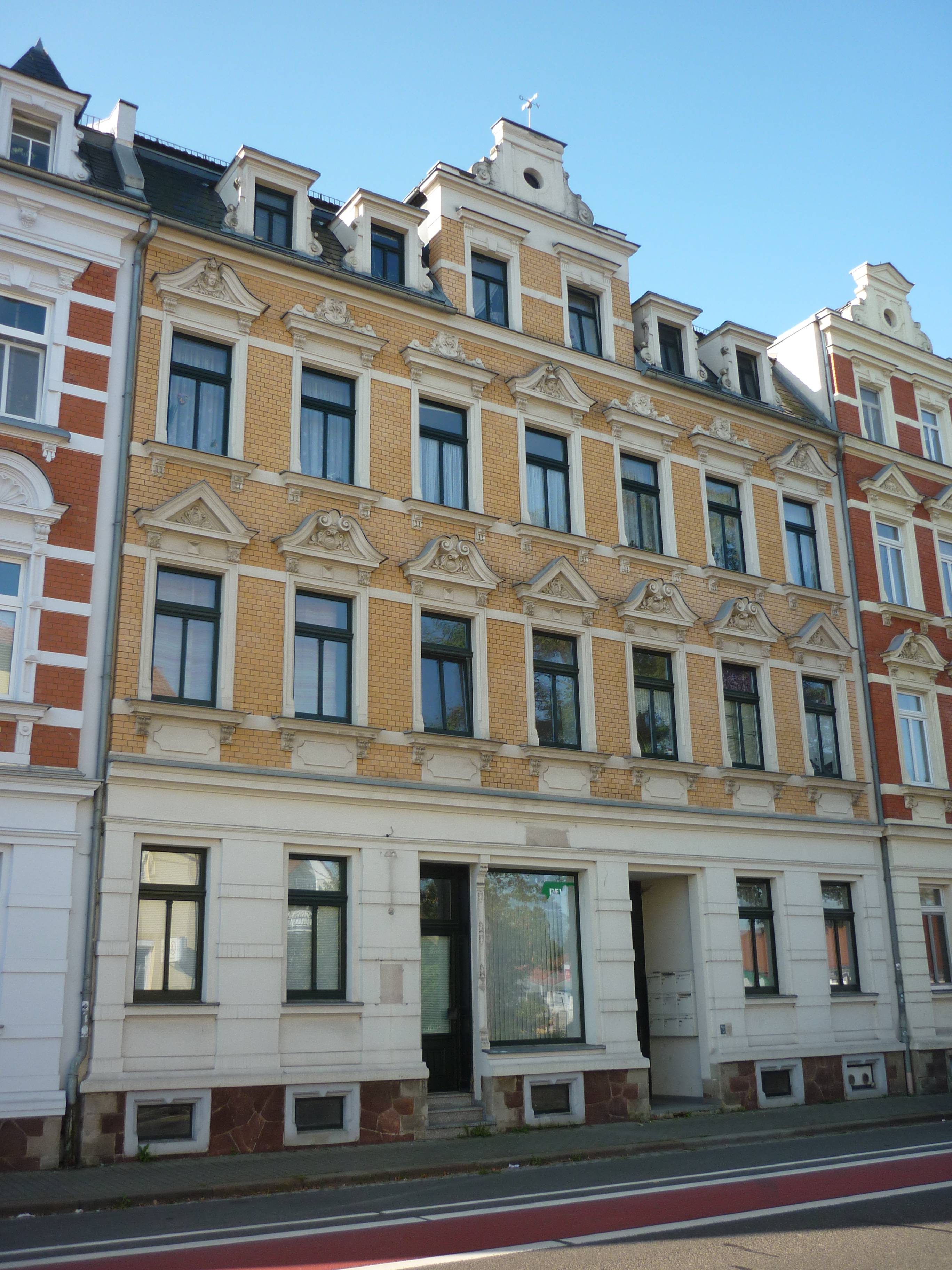 Klein, aber fein! Hübsche 2-Raum-Wohnung mit offener Küche und Balkon im Erdgeschoss