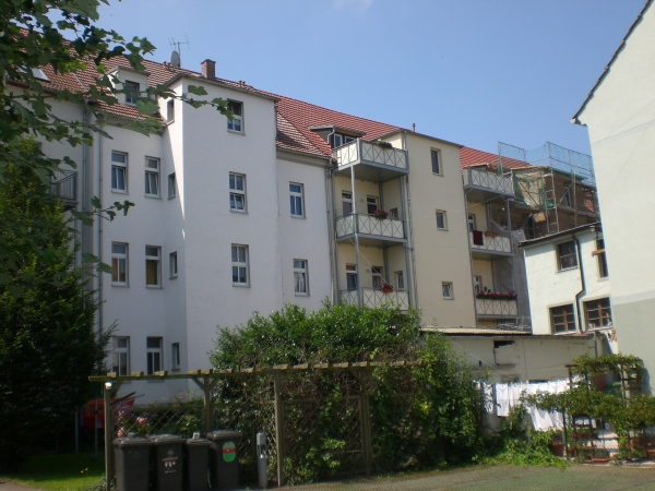 Helle 2-Raum-Wohnung mit Balkon, Tageslichtbad + Wanne in Zentrumsnähe