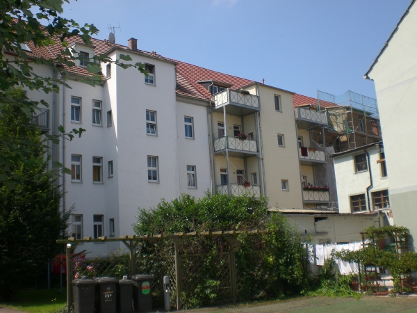 Zentrumsnahe kleine 2-Raum-Wohnung mit Balkon im Dachgeschoss