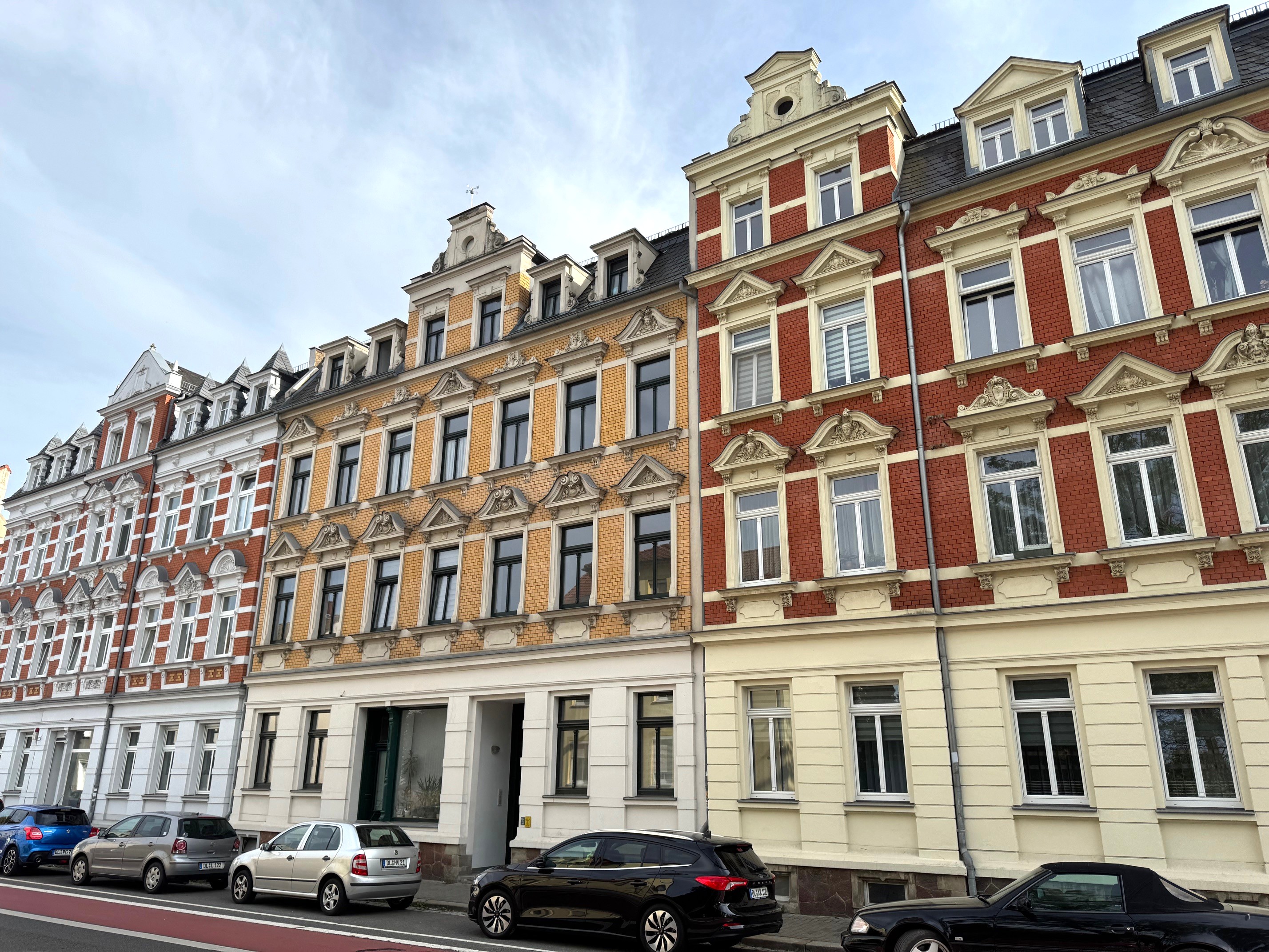 Sanierte 2-Raum-Wohnung im Erdgeschoss mit offener Küche, Balkon und ebenerdiger Dusche