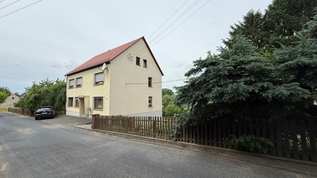 Wohnkomfort im Grünen! Großzügiges Einfamilienhaus mit Einliegerwohnung und tollem Grundstück