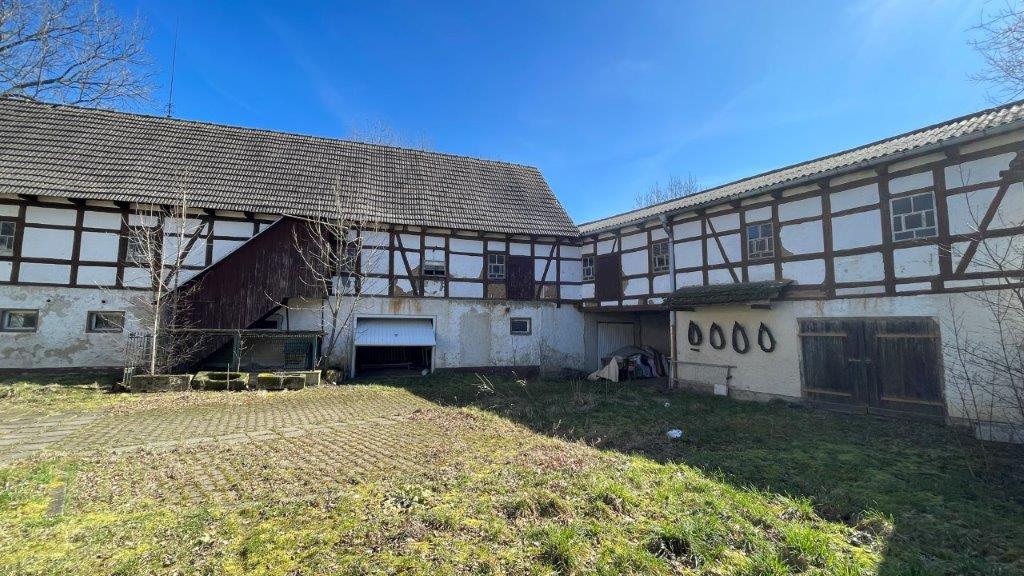 3-Seiten-Hof inklusive ca. 6.500 m² Grundstück bei Döbeln zu verkaufen